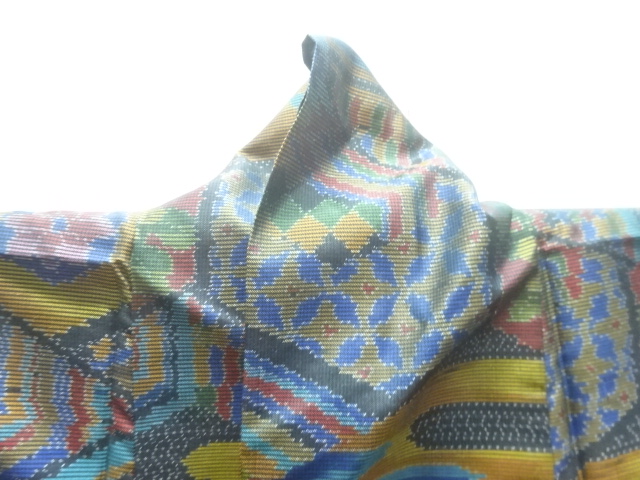  花古典柄織り出し本場泥大島紬着物